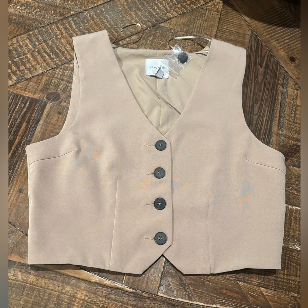 Love Tree NWT Tan Buttoned Vest size small